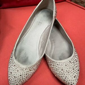 Guess tan crystal flats. 7 1/2. Excellent condition